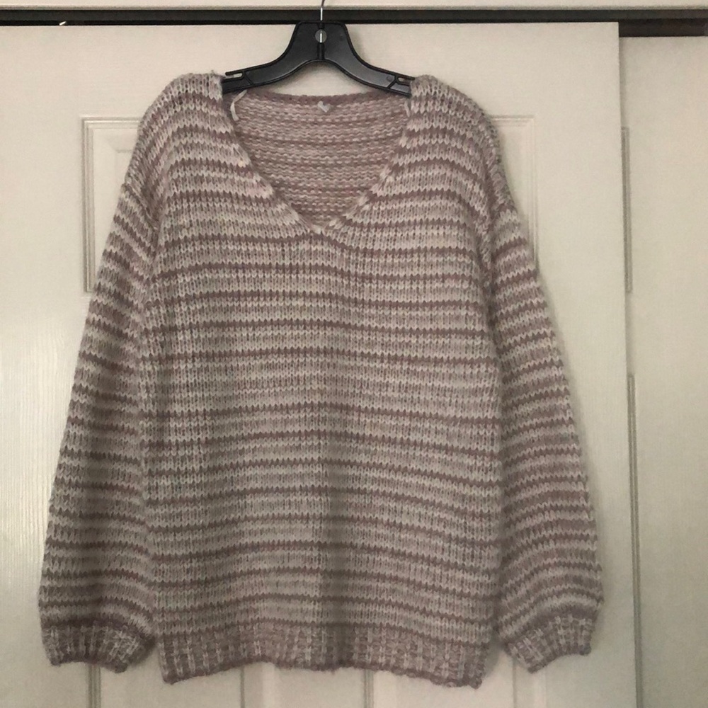 Lavender V Neck Seater